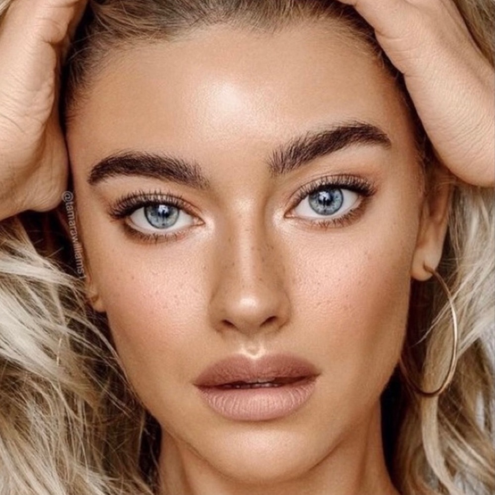 Bobbi Brown Illuminating Bronzing Powder - Picture 9 of 11